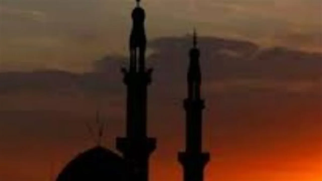 توقيت دقيق.. موعد شروق شمس الخميس يحدد بداية يوم الصيام للمسلمين